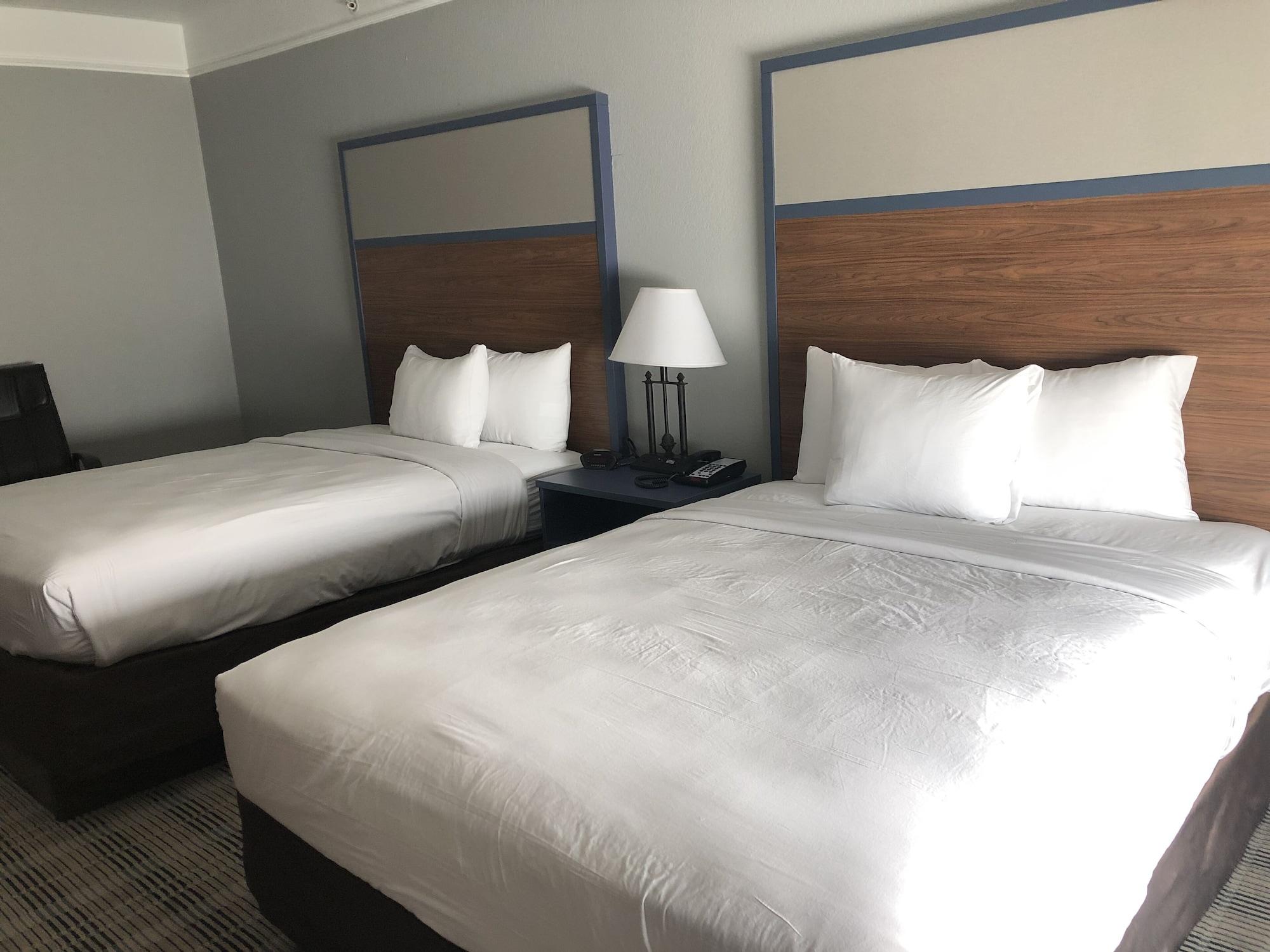 布劳恩费尔斯伊克诺套房旅馆 新布朗费尔斯 外观 照片